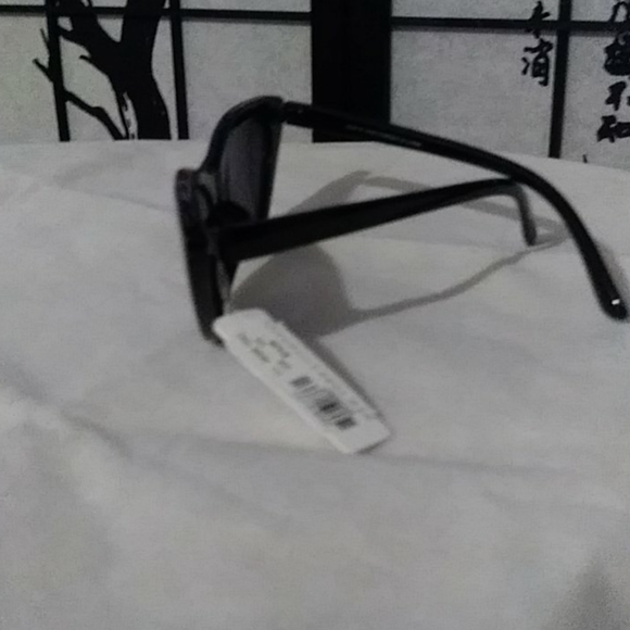 Sunglasses - Picture 3 of 4